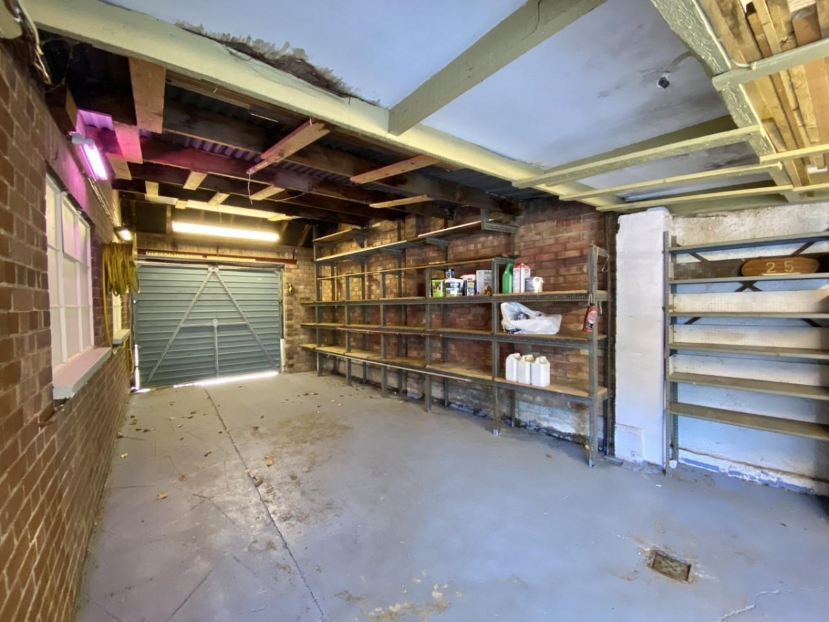 Stirling Road , Hayes, UB3 3AH