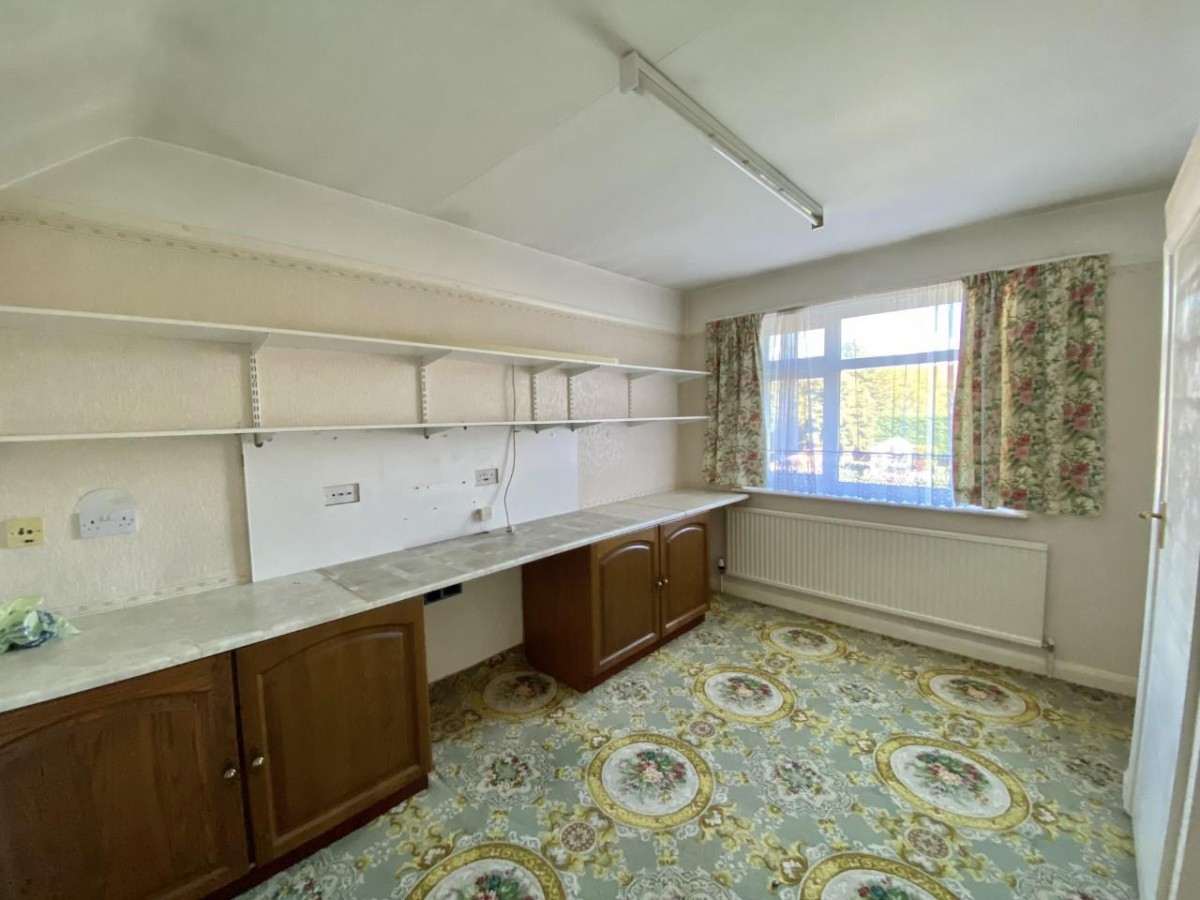 Stirling Road , Hayes, UB3 3AH