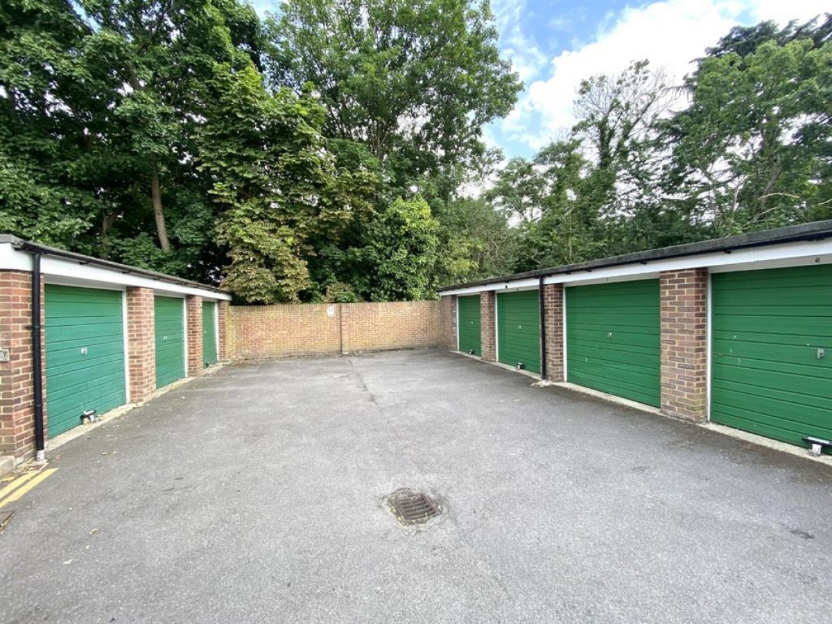 Fulwood Close, Hayes, UB3 2NF