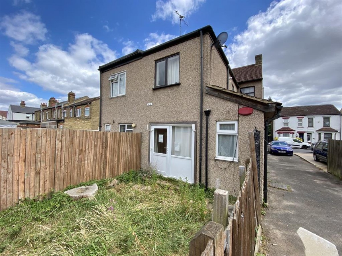 Cromwell Road, Hayes, Middlesex, UB3 2PP