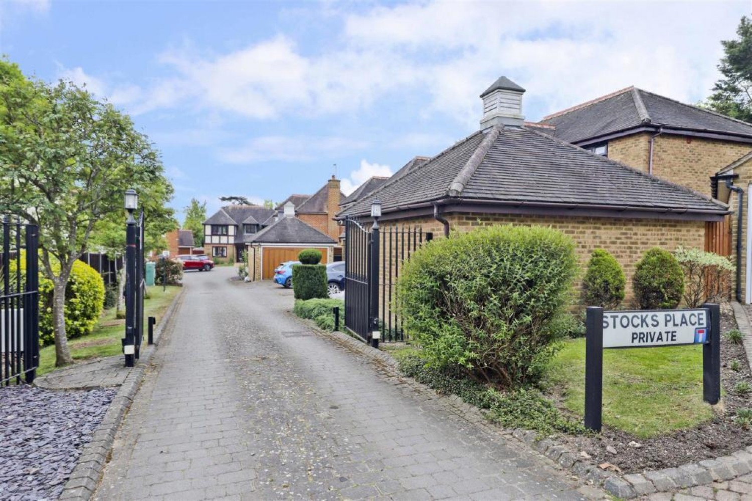 Stocks Place , UB10 0DA