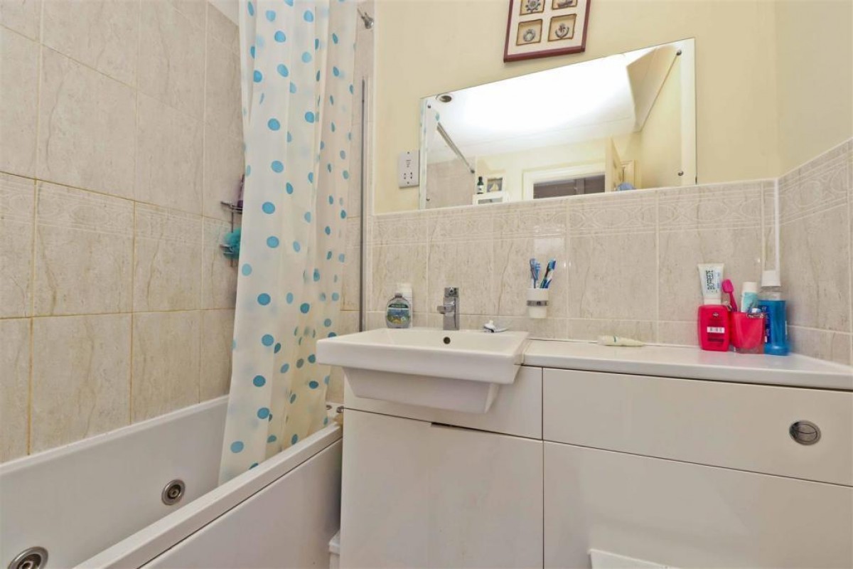 Stocks Place , UB10 0DA