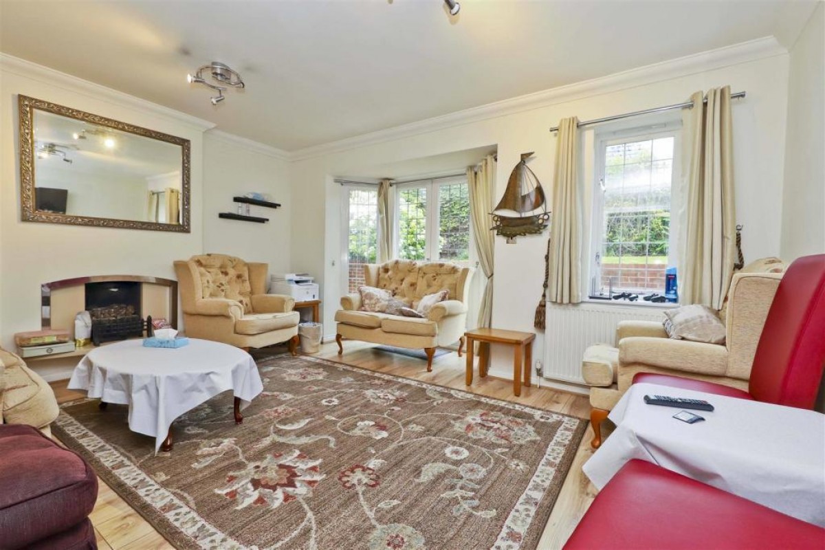 Stocks Place , UB10 0DA