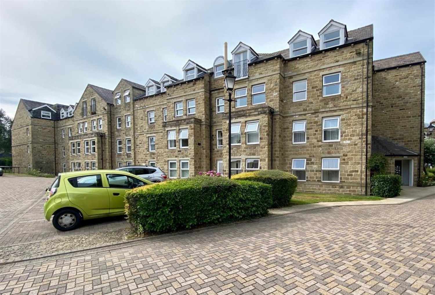 Lister Court Cunliffe Road , Ilkley, LS29 9DZ