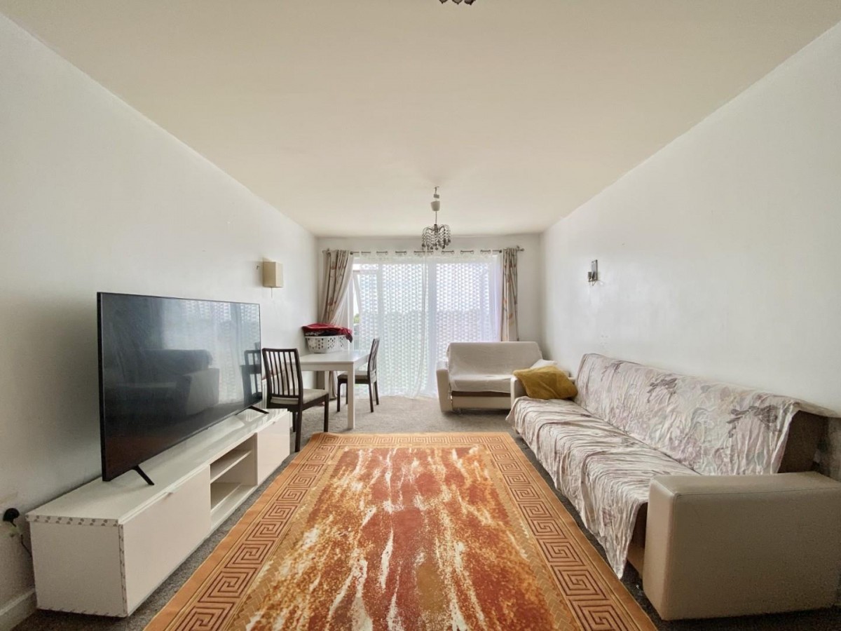 Canalside Gardens, Southall, UB2 5TJ