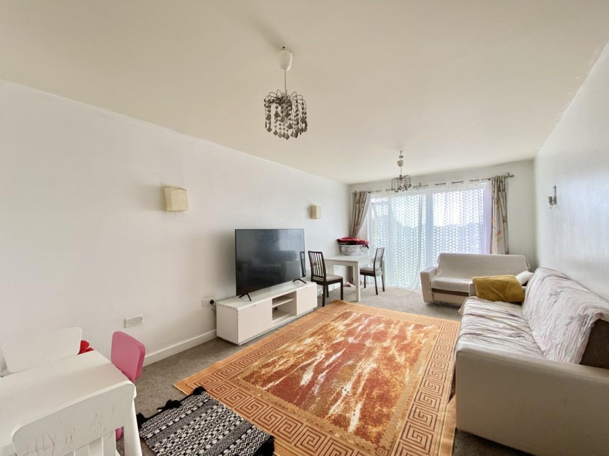 Canalside Gardens, Southall, UB2 5TJ