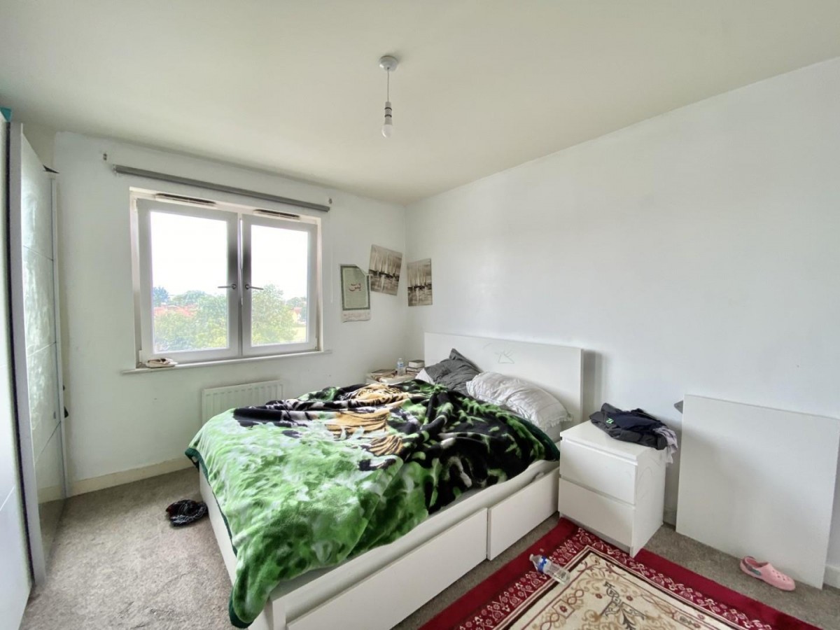 Canalside Gardens, Southall, UB2 5TJ