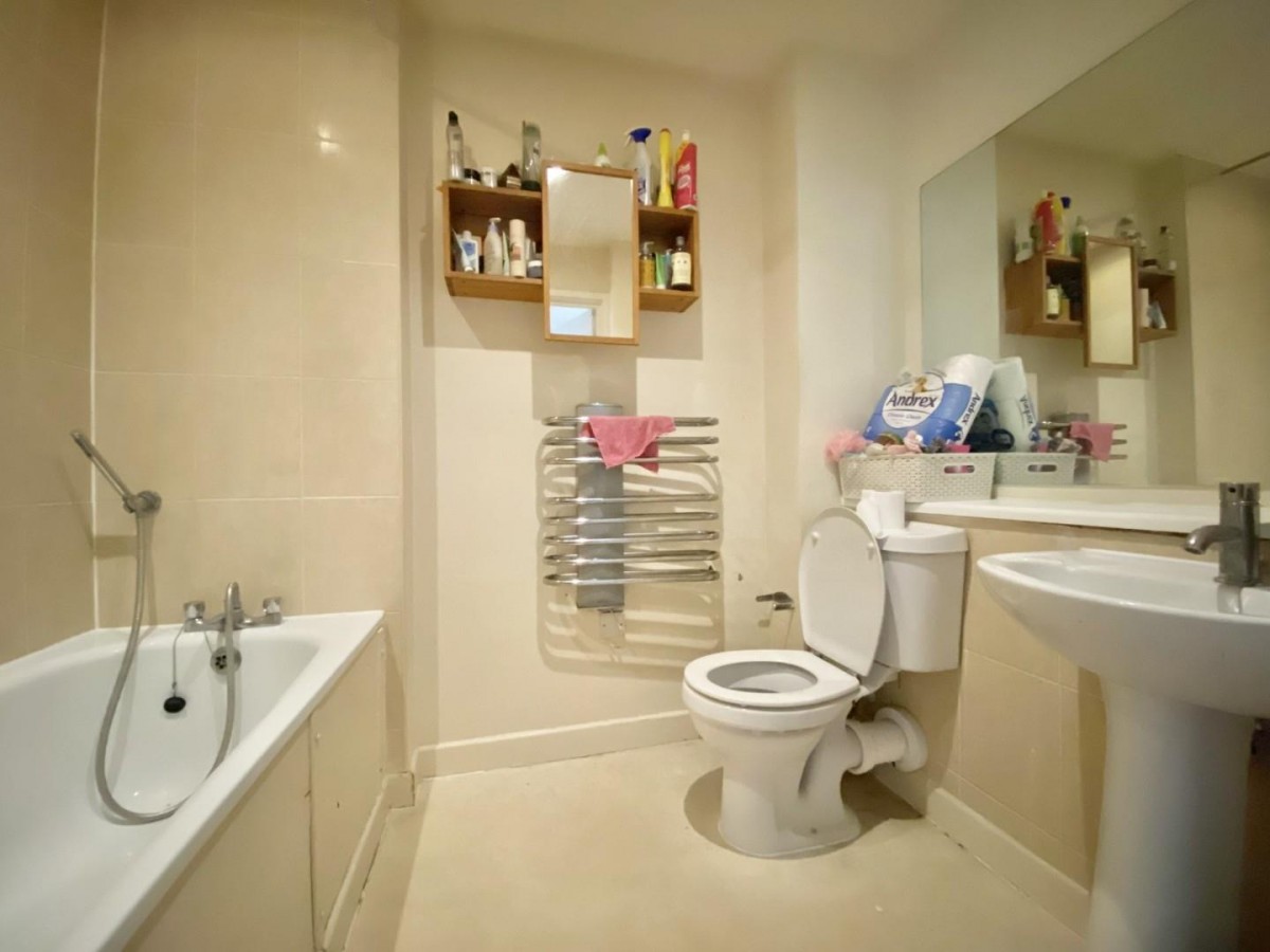 Canalside Gardens, Southall, UB2 5TJ