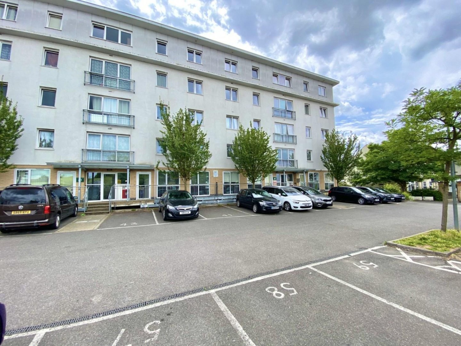 Canalside Gardens, Southall, UB2 5TJ