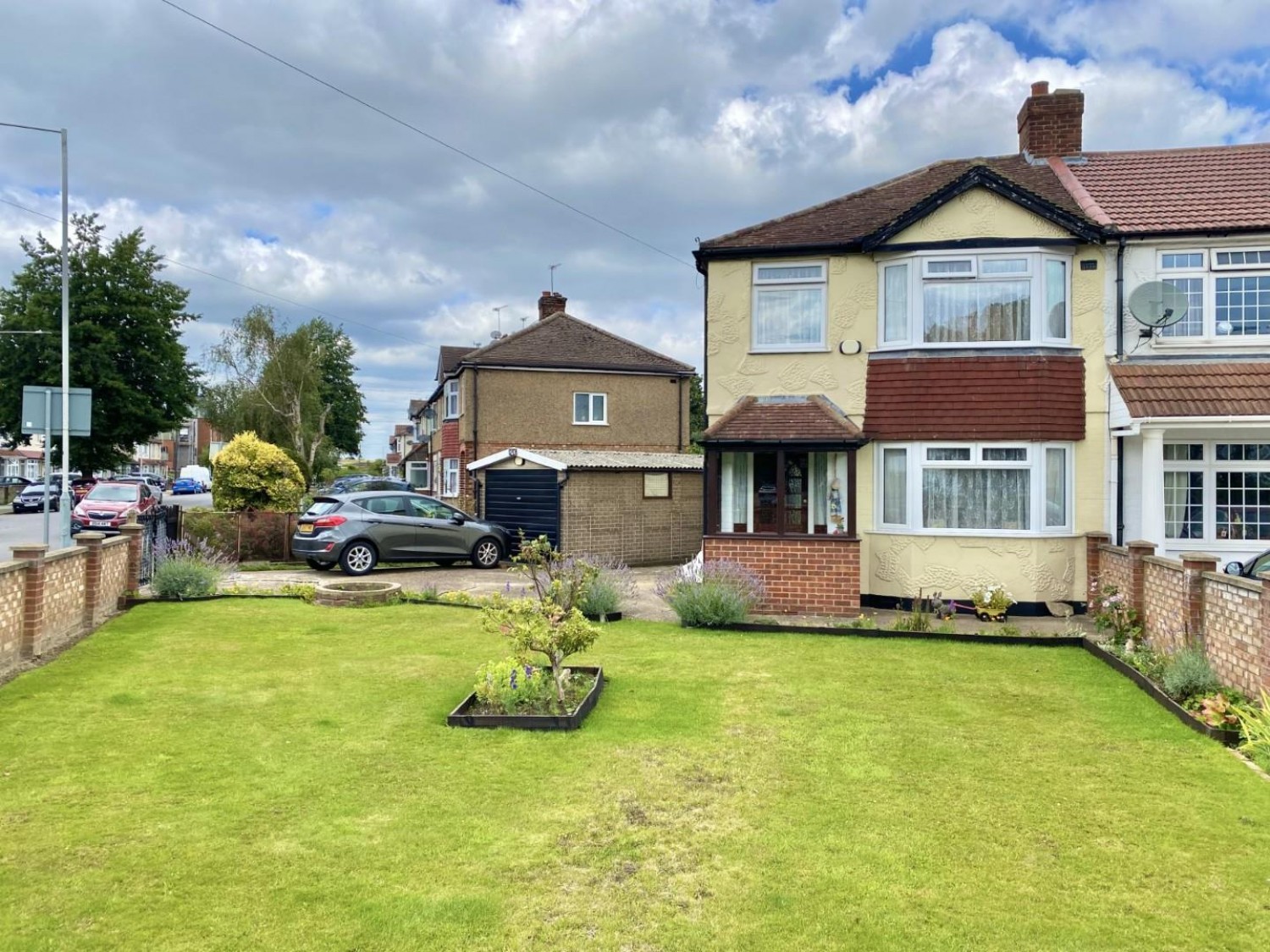 Botwell Lane, Hayes, Middlesex, UB3 2AE