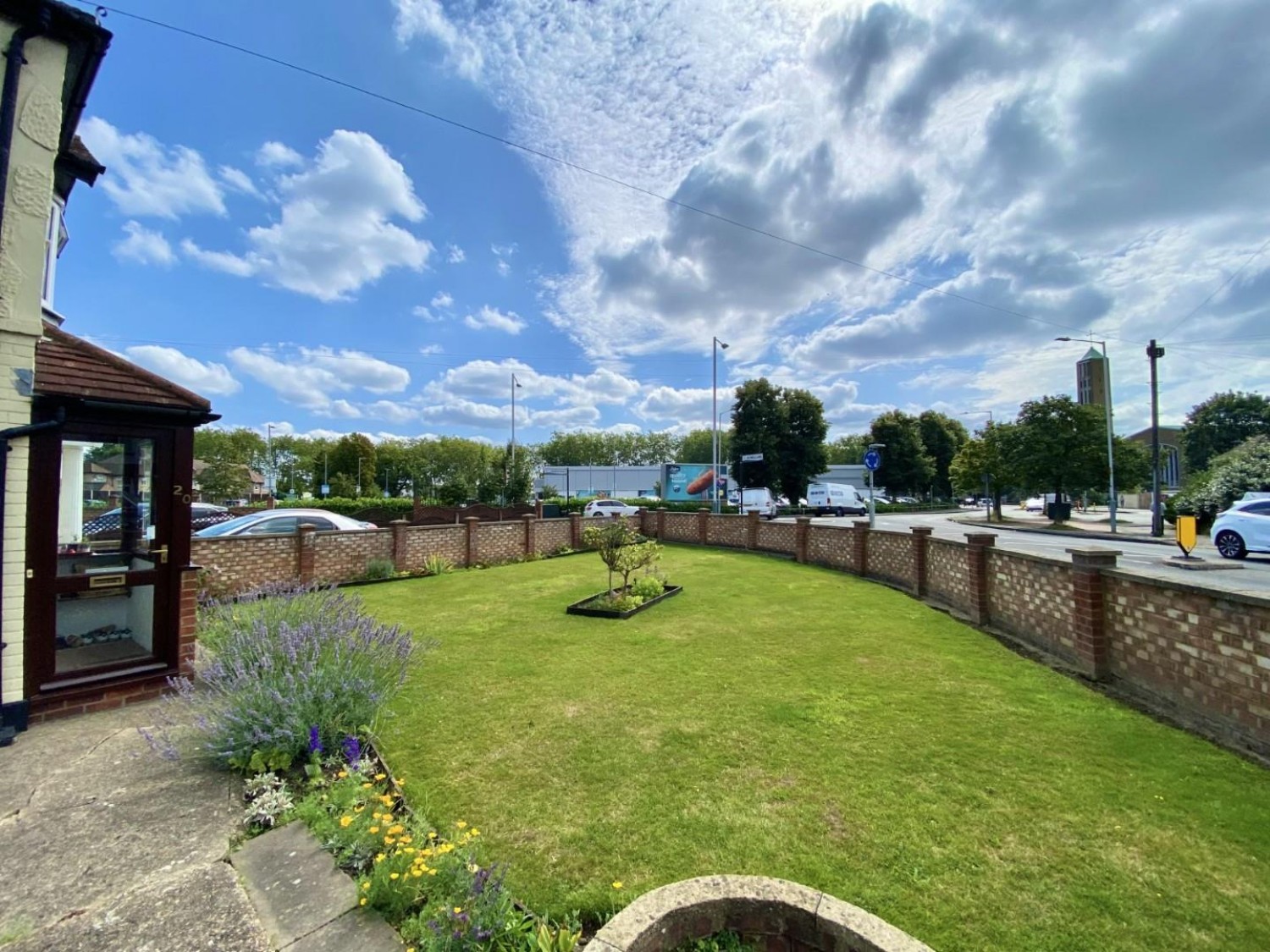 Botwell Lane, Hayes, Middlesex, UB3 2AE