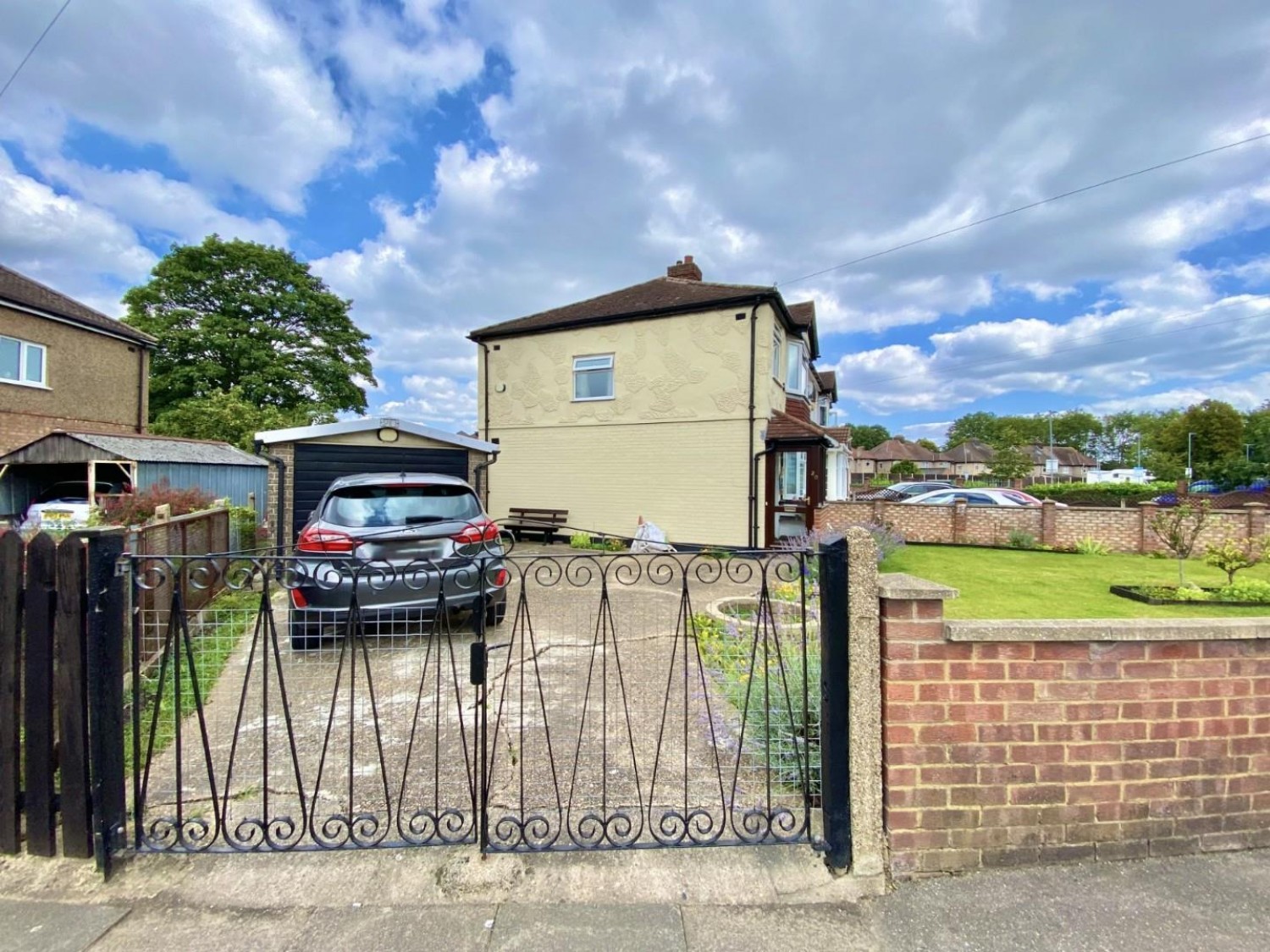 Botwell Lane, Hayes, Middlesex, UB3 2AE