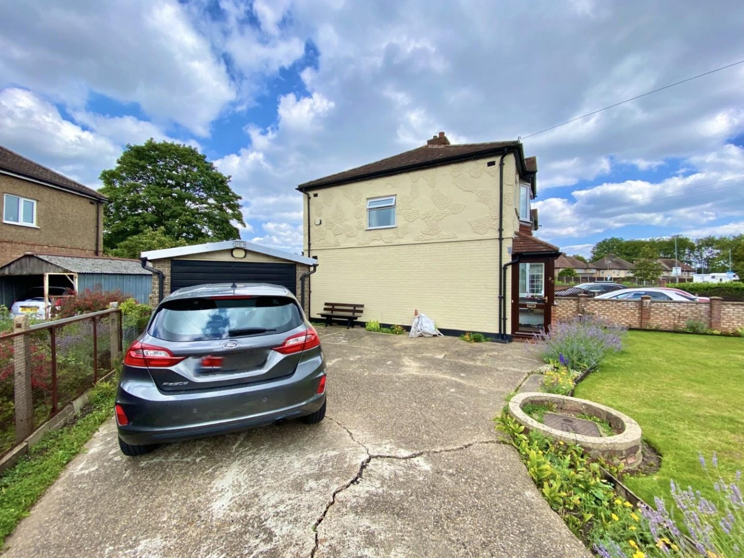 Botwell Lane, Hayes, Middlesex, UB3 2AE