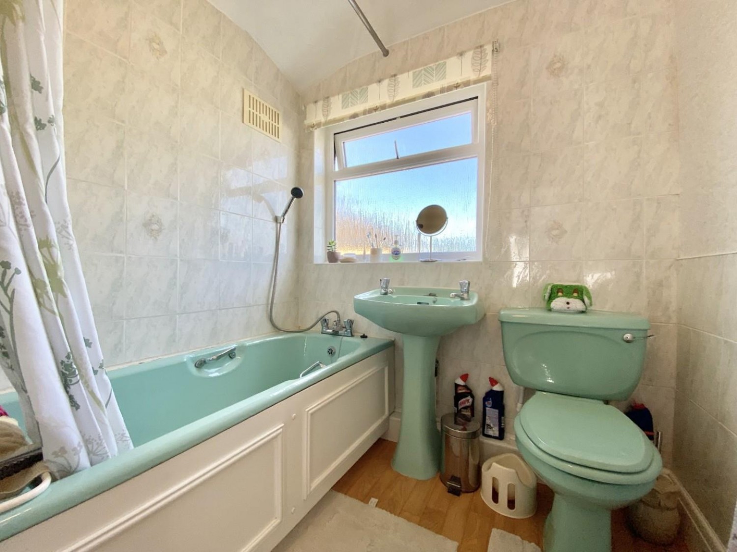 Botwell Lane, Hayes, Middlesex, UB3 2AE