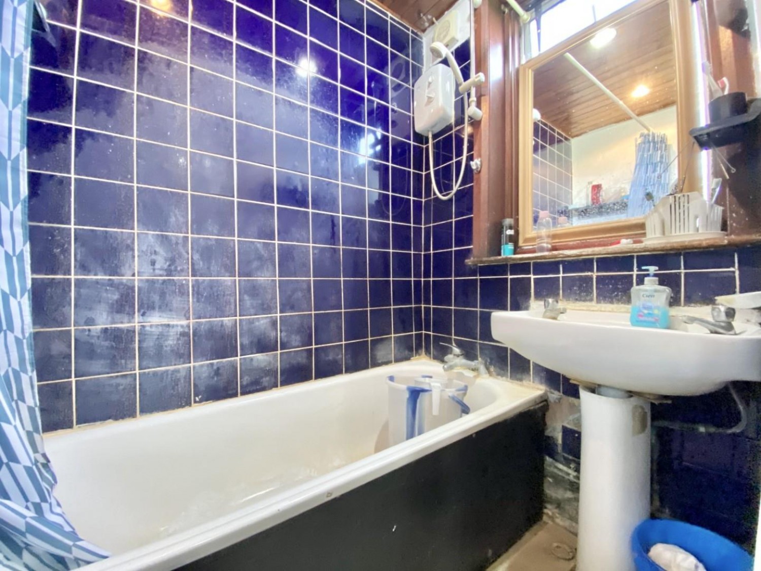 West Walk, Hayes, Middlesex, UB3 3JH