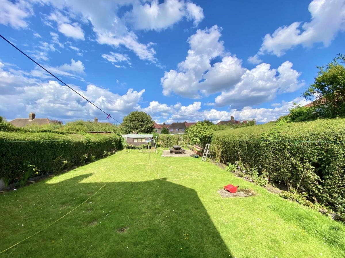 West Walk, Hayes, Middlesex, UB3 3JH