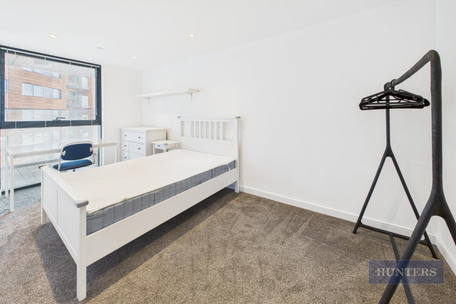 2 bedroom Flat to let in The Hawkins Tower, Ocean Village, Southampton