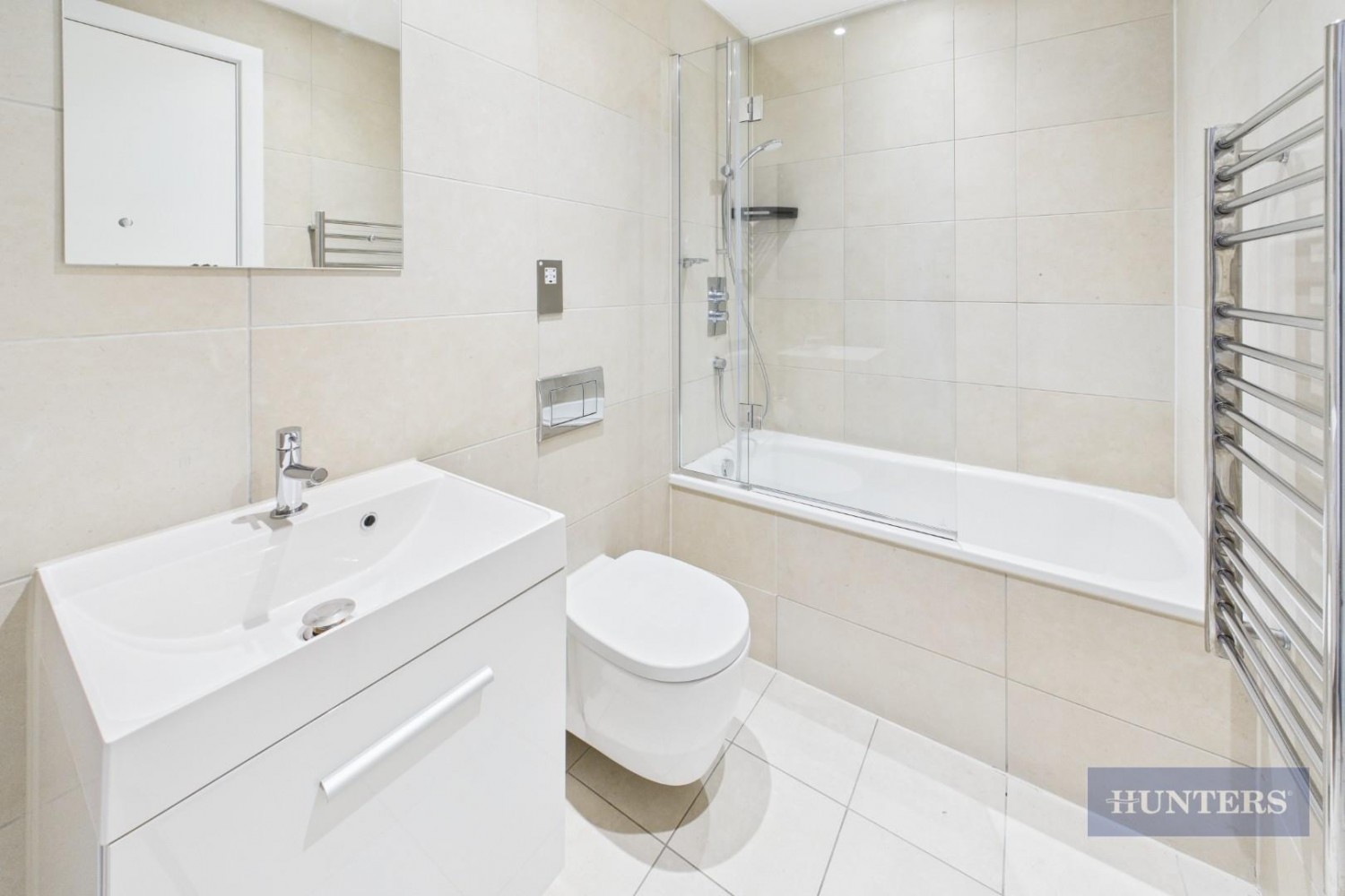 2 bedroom Flat to let in The Hawkins Tower, Ocean Village, Southampton