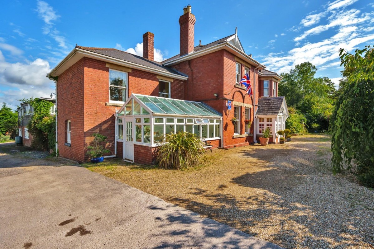 Leadon House Hotel, Ross Road, Ledbury, HR8 2LP