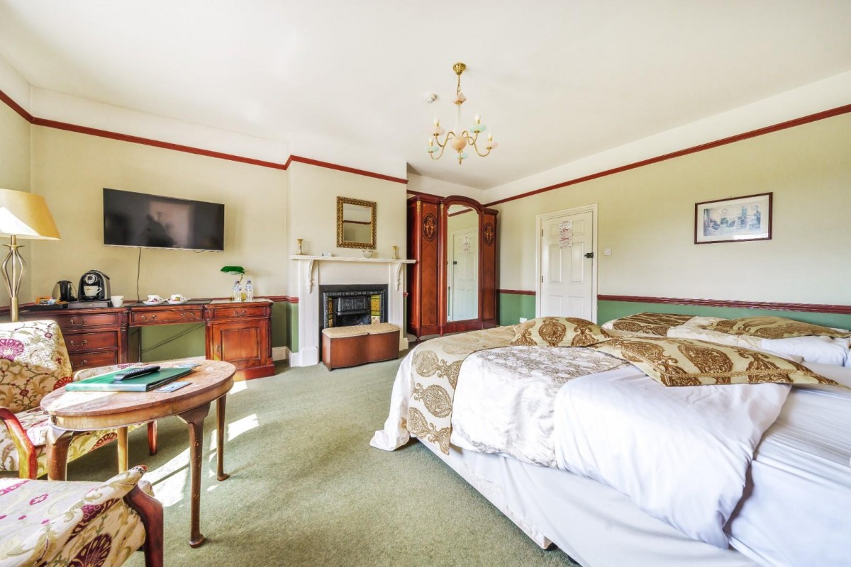 Leadon House Hotel, Ross Road, Ledbury, HR8 2LP
