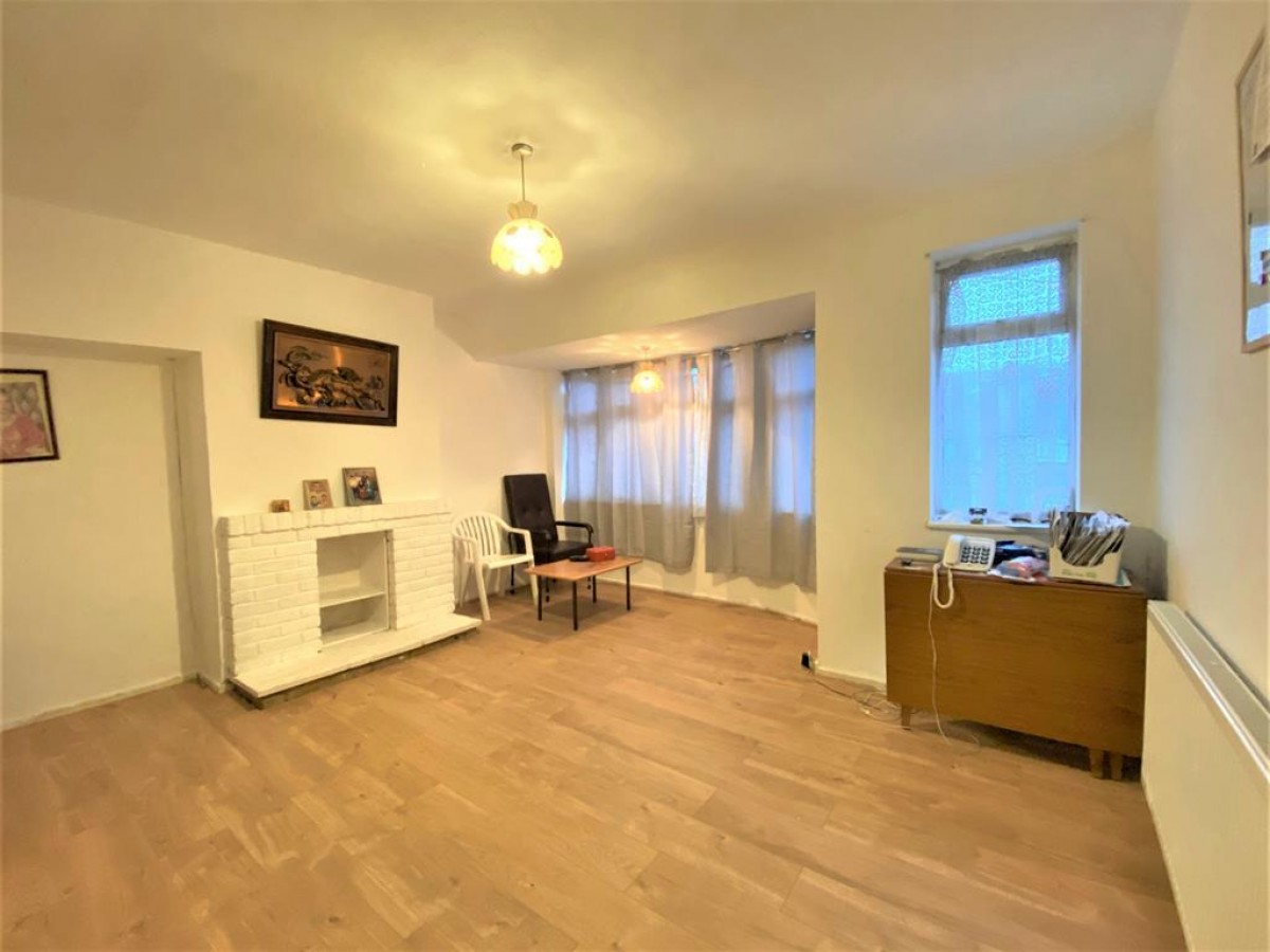 Laburnum Road, Hayes, UB3 4JX