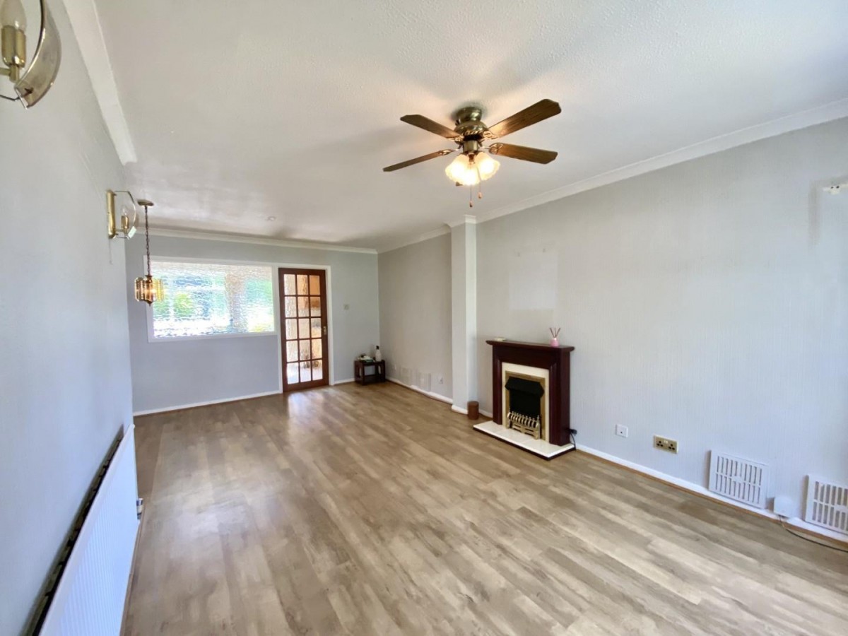 Cleave Avenue, Hayes, UB3 4HD
