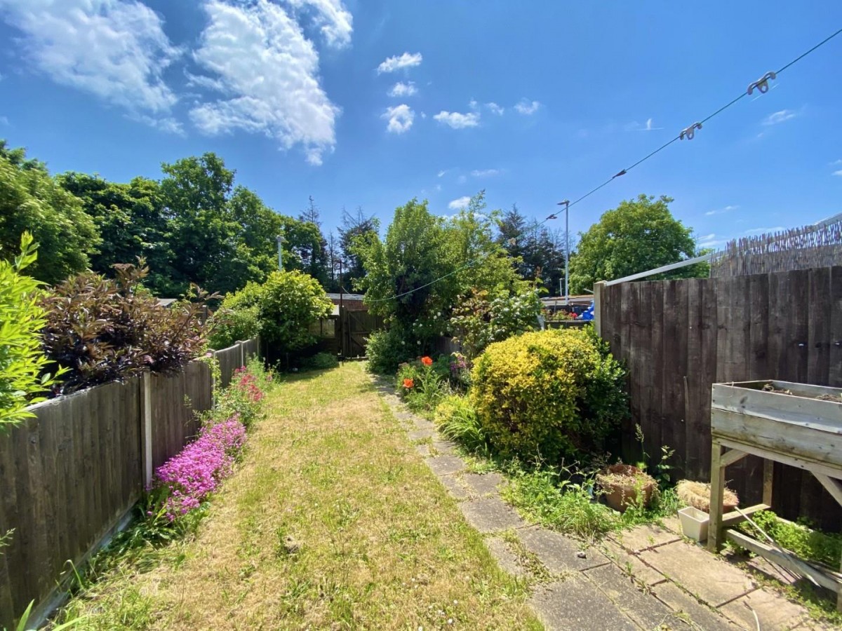 Cleave Avenue, Hayes, UB3 4HD