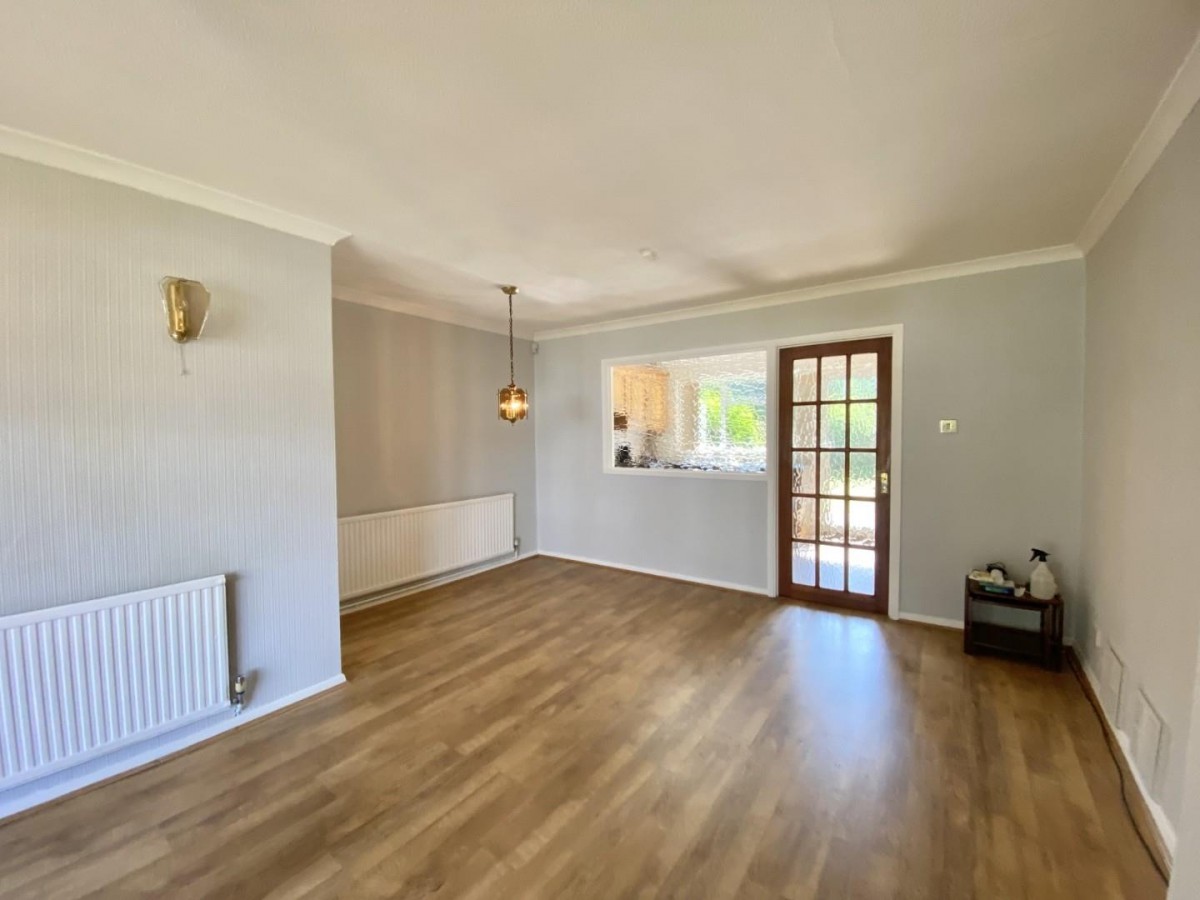 Cleave Avenue, Hayes, UB3 4HD