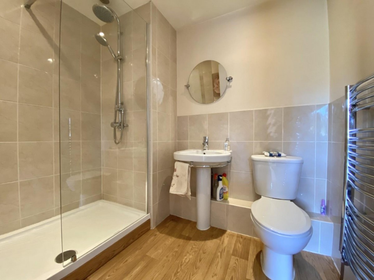 Cleave Avenue, Hayes, UB3 4HD