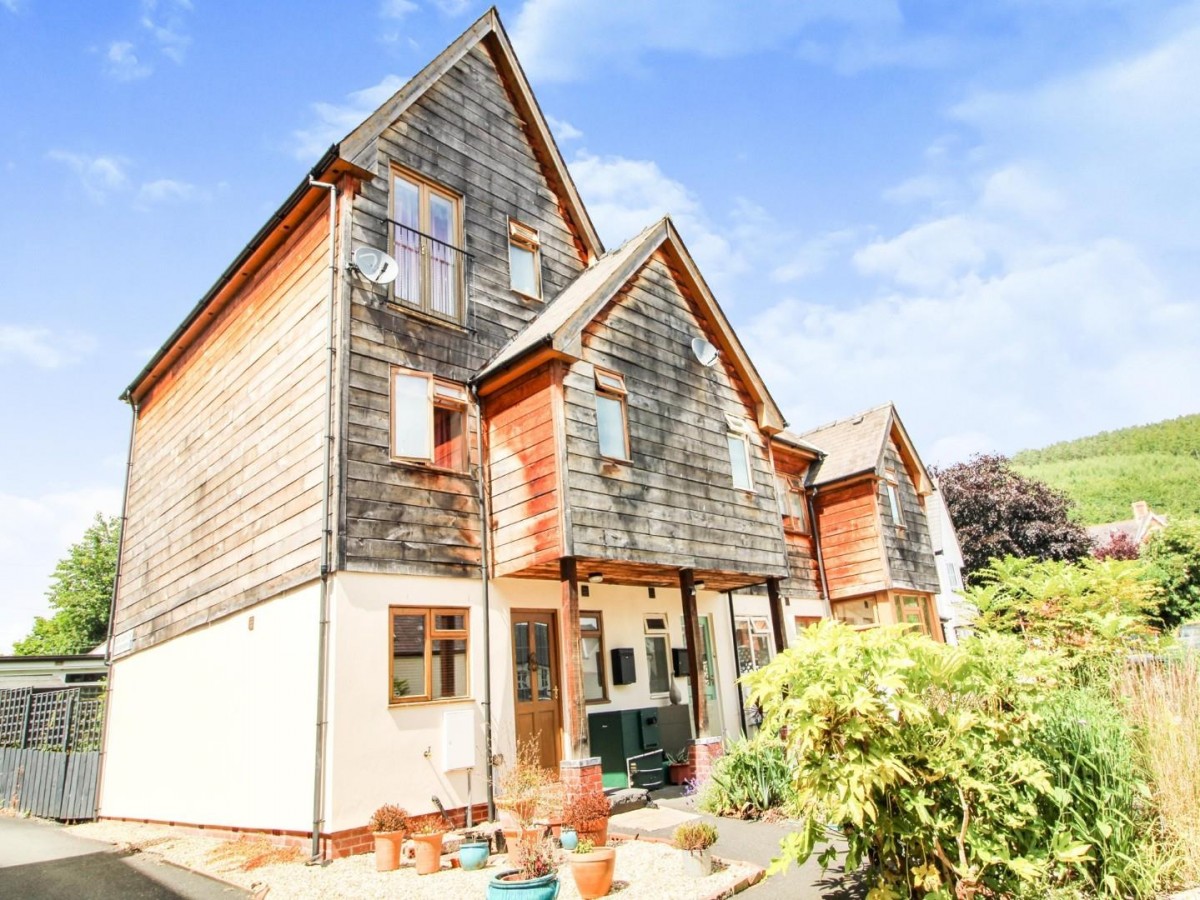 1 Red Lion Mews, West Street, Knighton, LD7 1EN