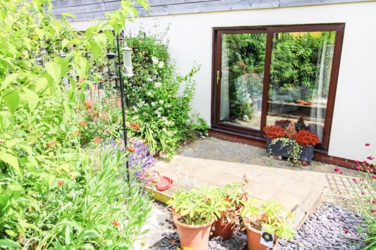 1 Red Lion Mews, West Street, Knighton, LD7 1EN