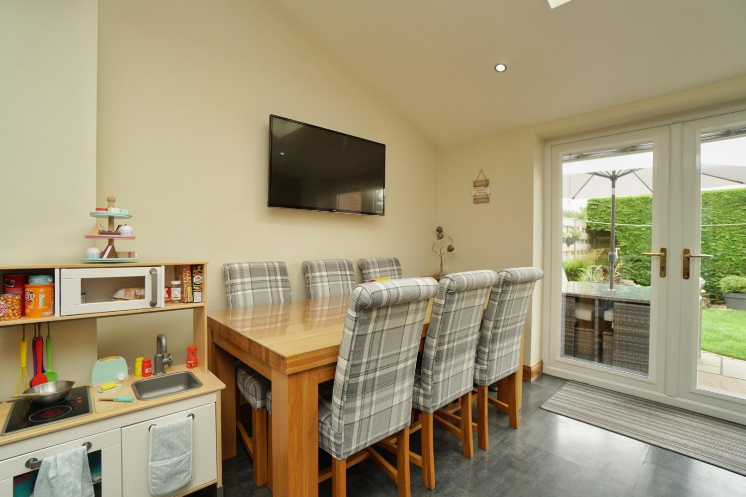2 bedroom House for sale in Firbank Close, Strensall, York, YO32 5YJ