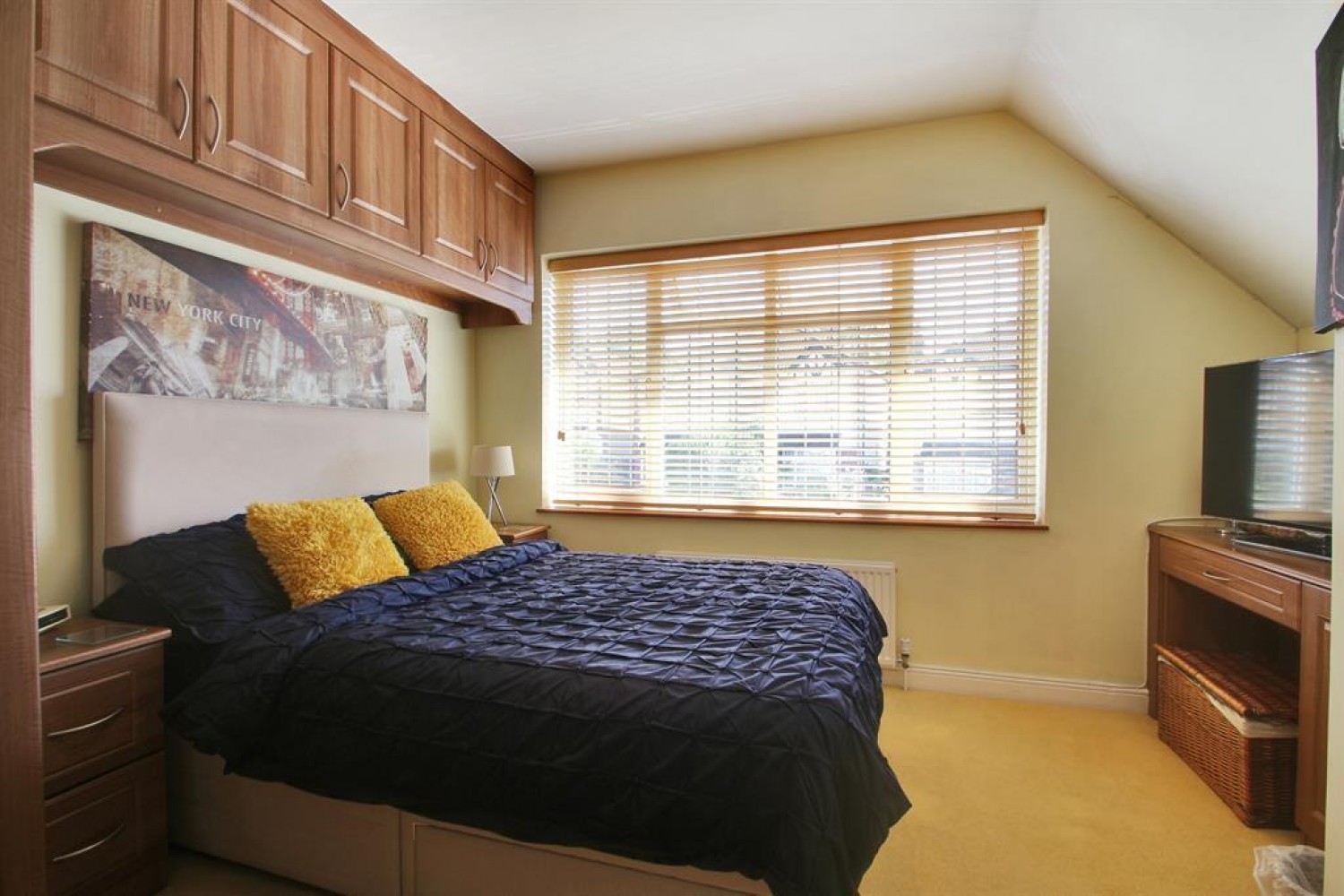 Avondale Road, Mottingham Village, London, SE9 4SN