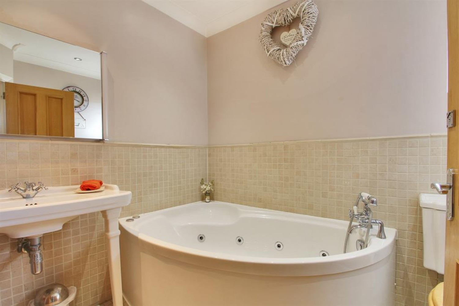 Avondale Road, Mottingham Village, London, SE9 4SN