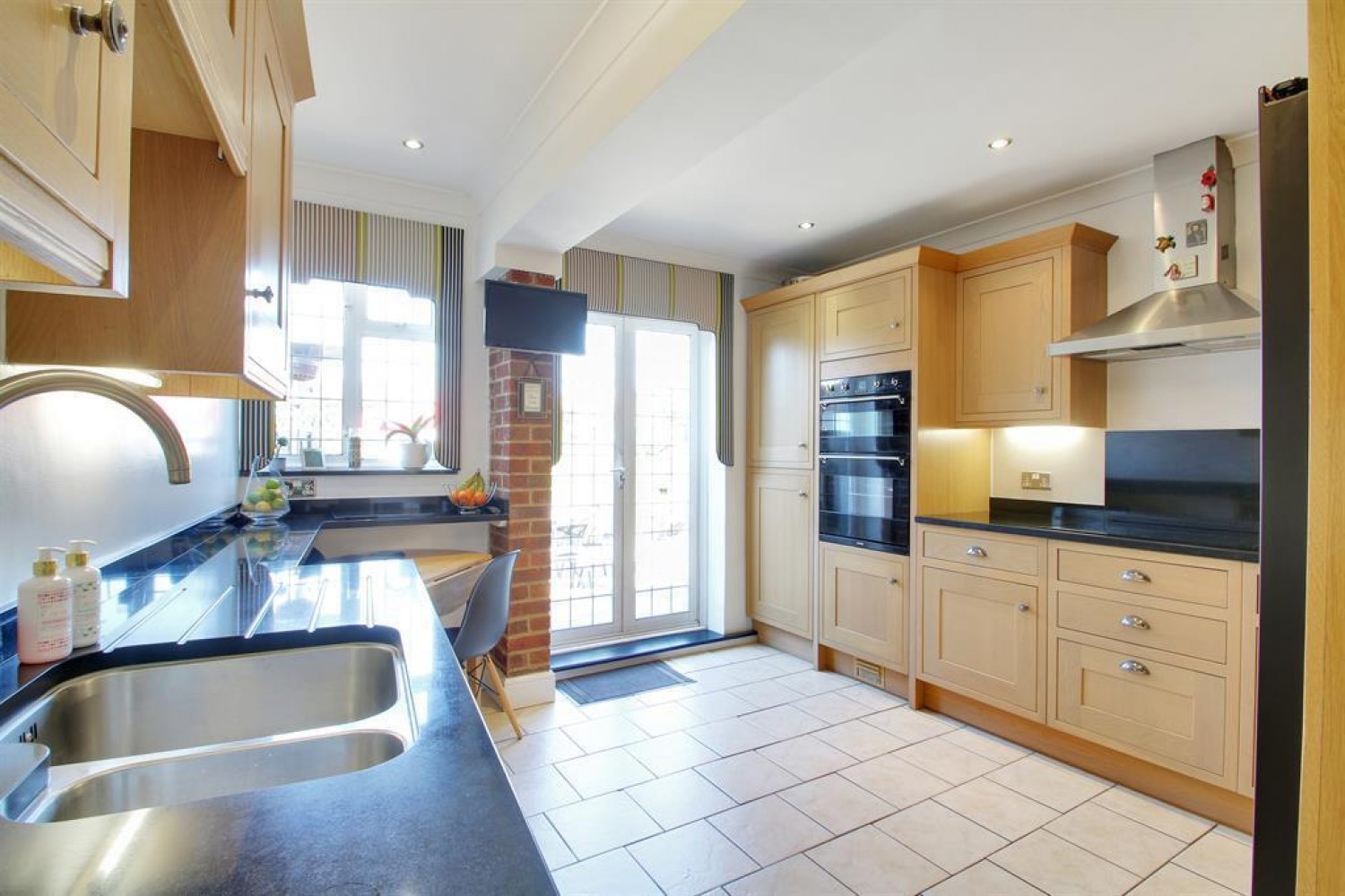Avondale Road, Mottingham Village, London, SE9 4SN