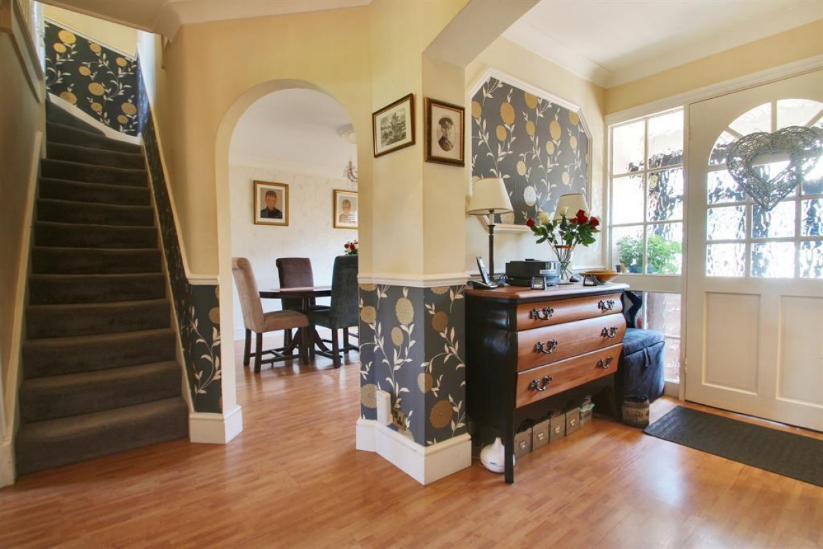 Avondale Road, Mottingham Village, London, SE9 4SN