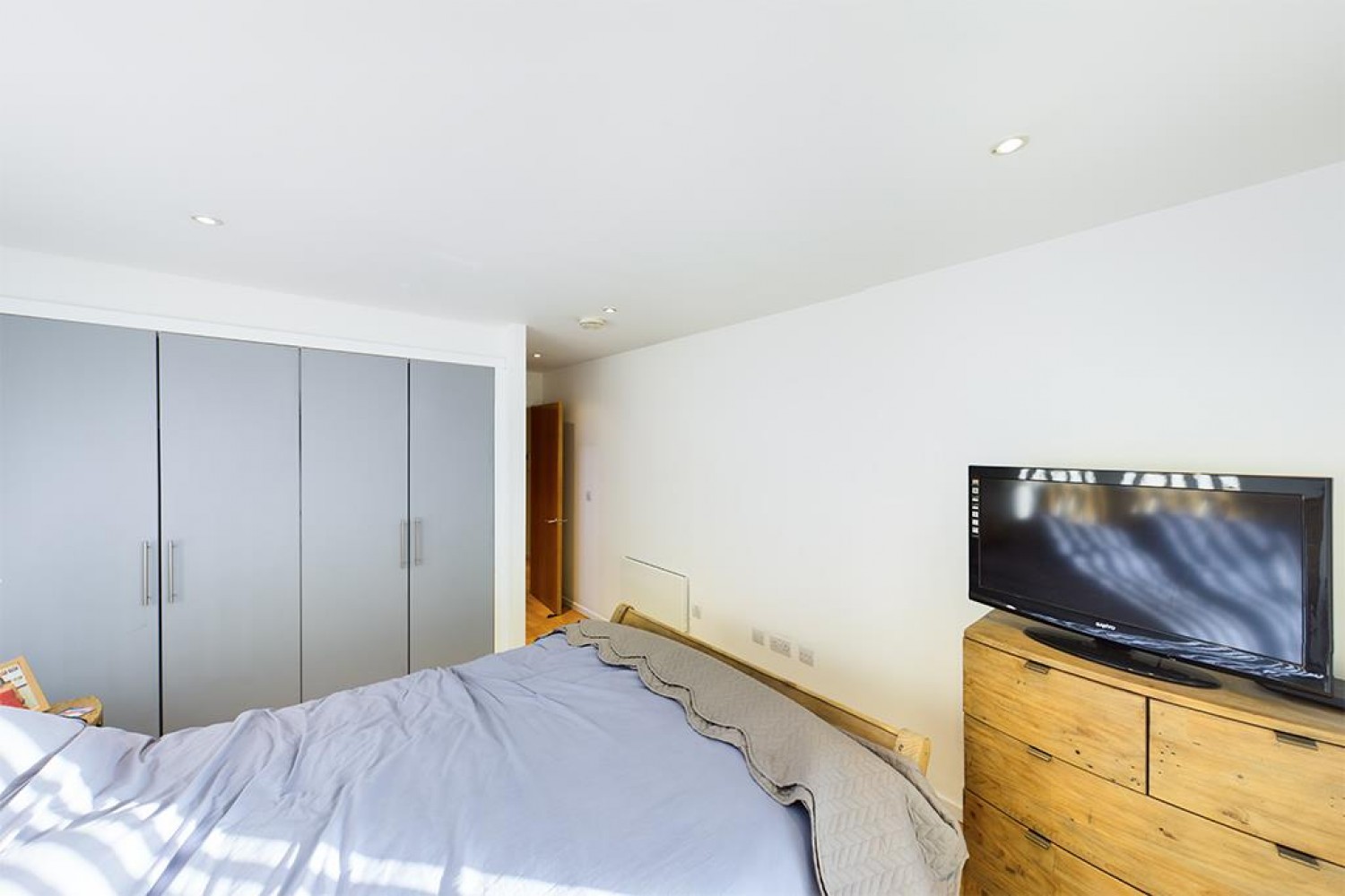 Sundowner 31 Channel Way, Southampton