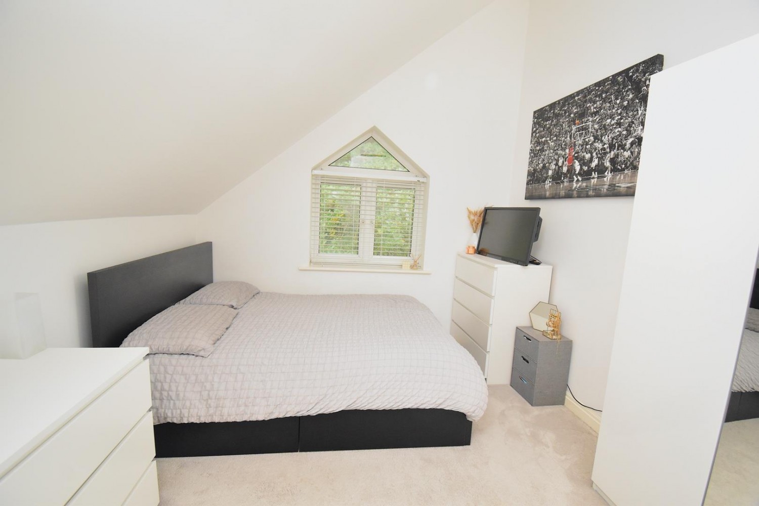 Bull Lane, St George, Bristol, BS5 8AB.