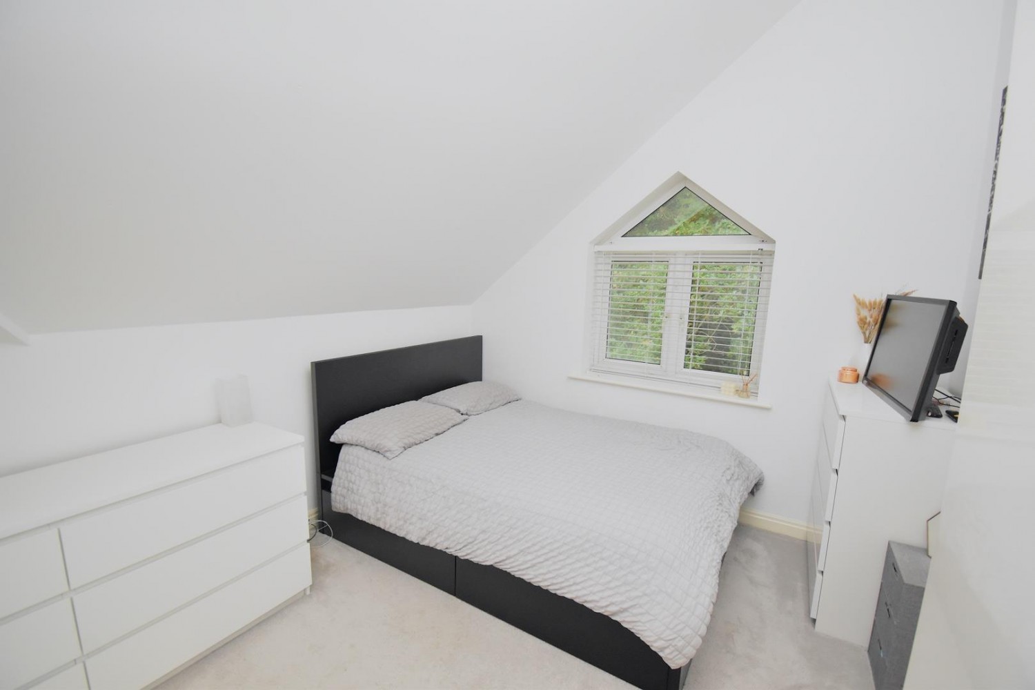 Bull Lane, St George, Bristol, BS5 8AB.