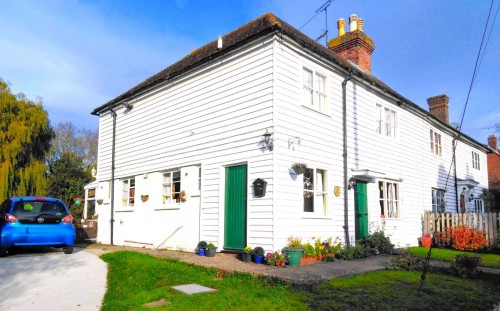 Charming Grade II listed cottage located in Little Chart