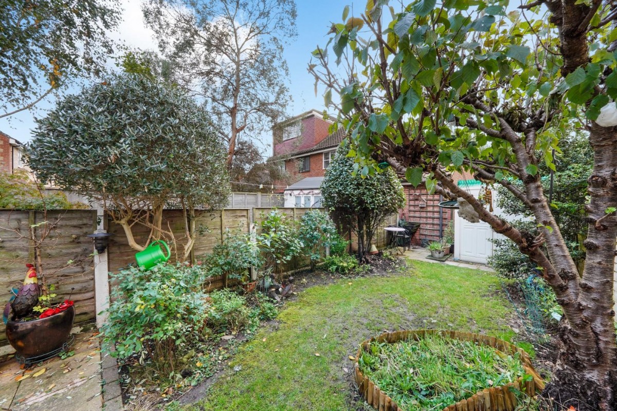 Hampstead Gardens, Chadwell Heath, RM6