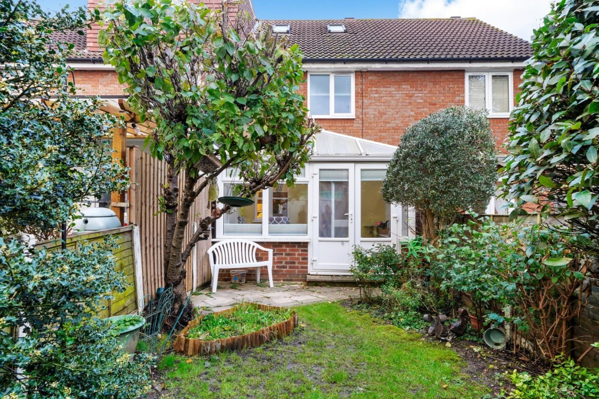 Hampstead Gardens, Chadwell Heath, RM6