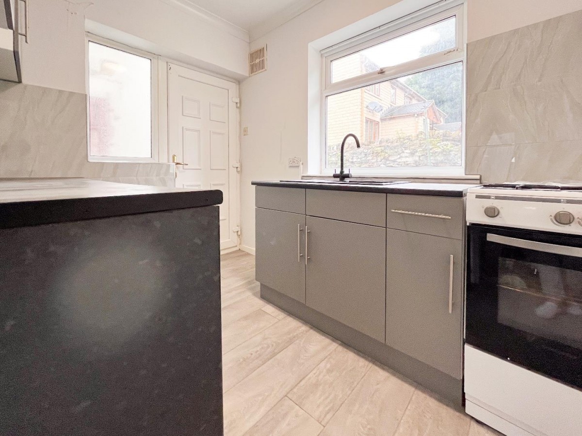 Stralau Street, Batley