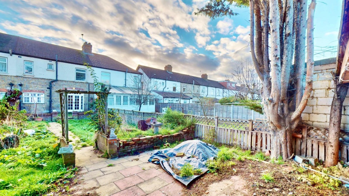 Meads Lane, Ilford, IG3