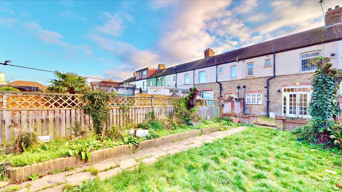 Meads Lane, Ilford, IG3