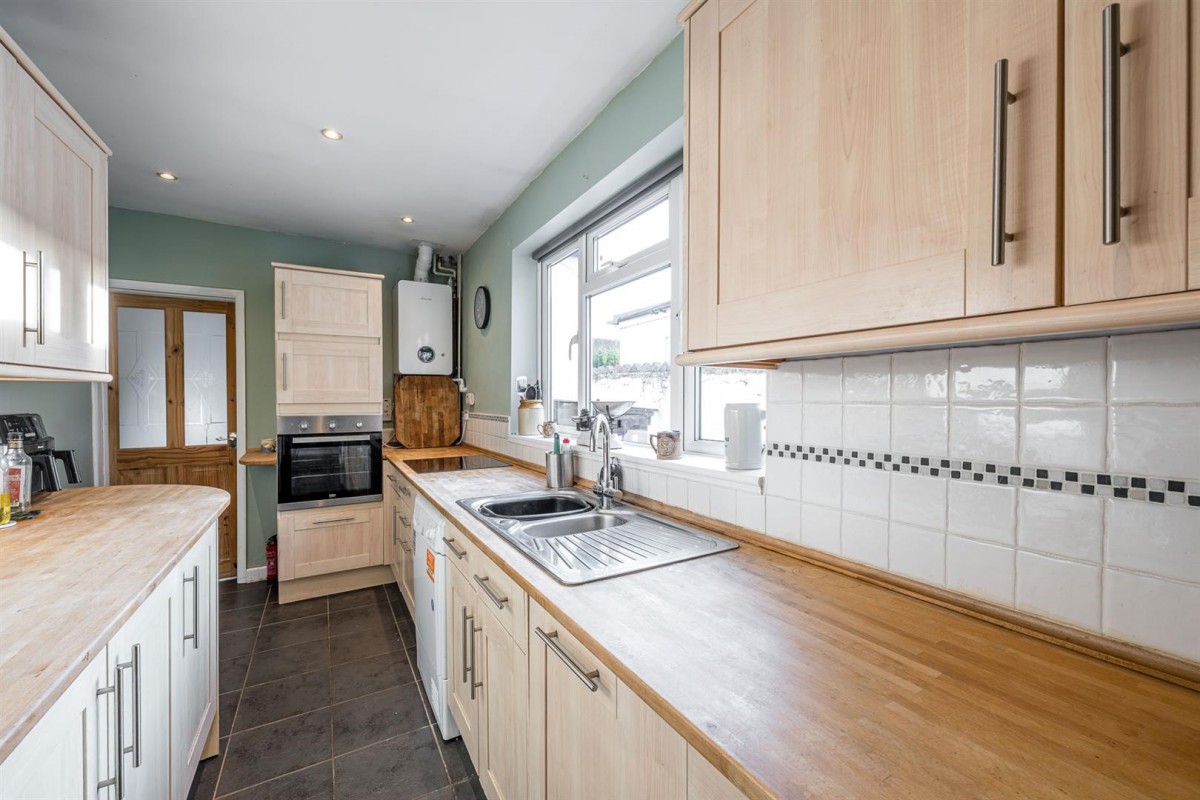 High Street, Wollaston, DY8 4NJ
