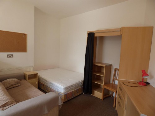Room 4, 14 Bankfield Road, Huddersfield, HD1 3HR