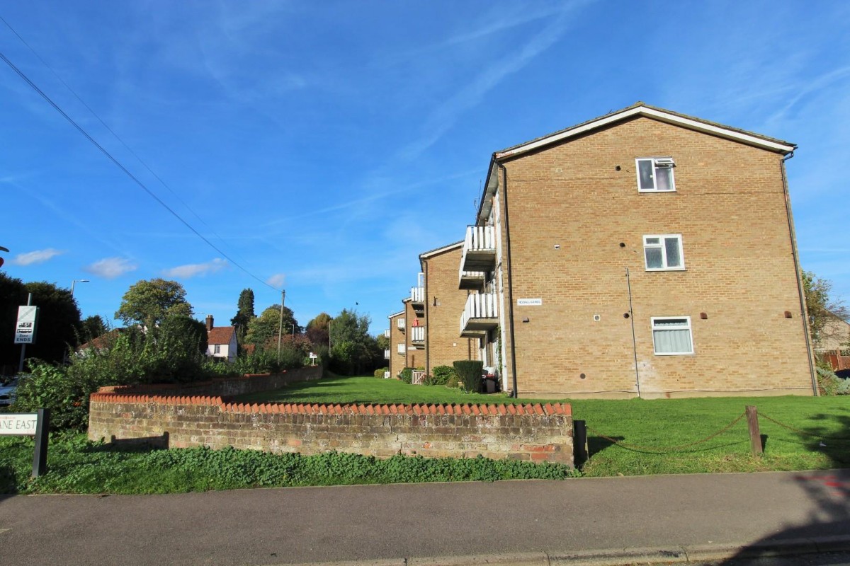 High Road, Broxbourne