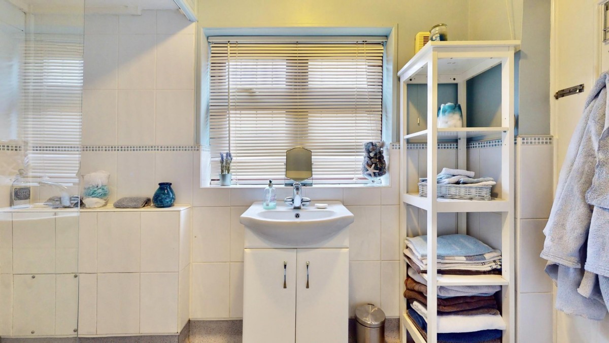 Winterbourne Road, Dagenham, RM8