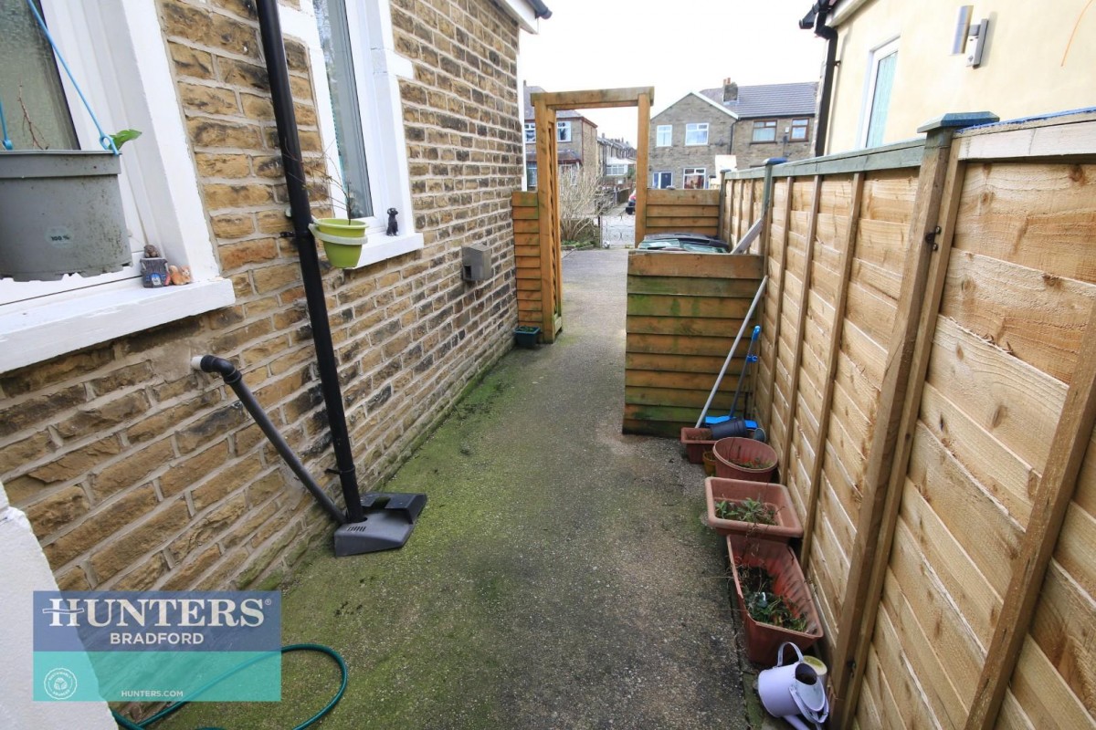Tyersal Avenue Tyersal, Bradford, West Yorkshire, BD4 8HJ